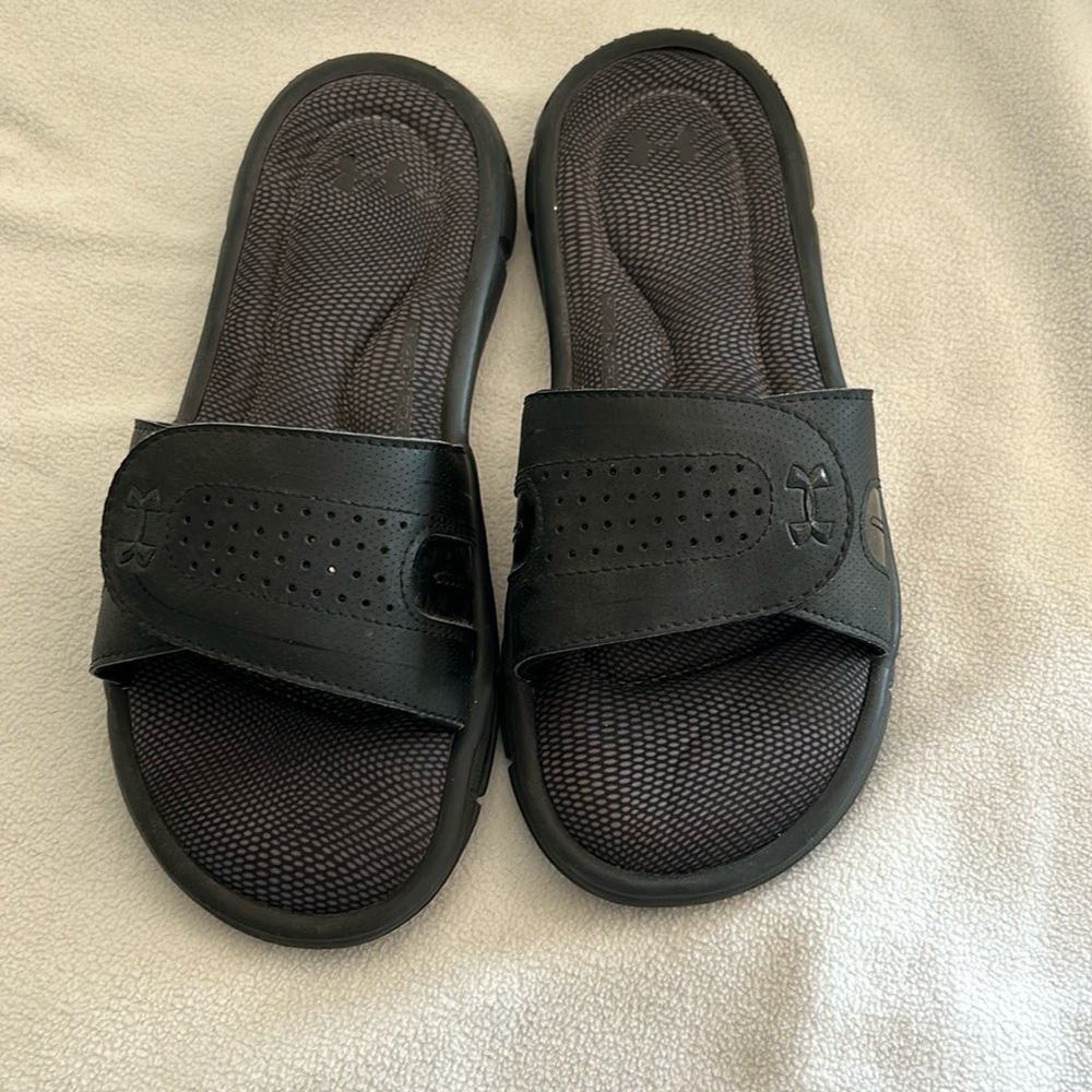 Under Armor Flip Flops Size 7